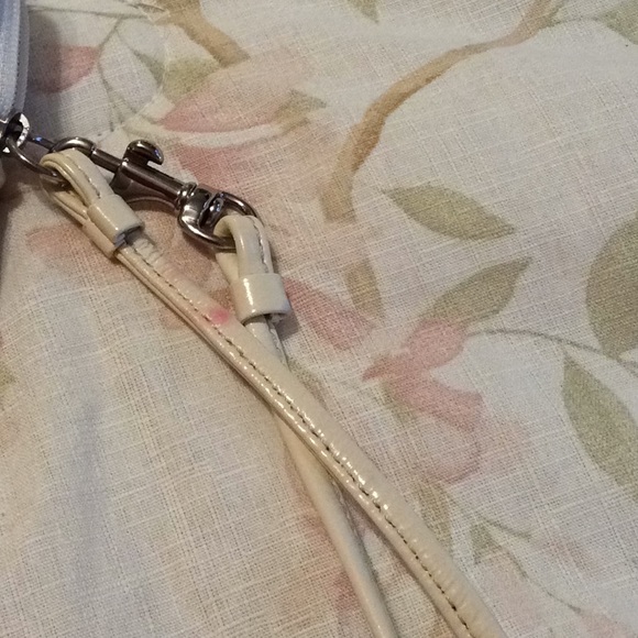 Beige Coach wristlet - Picture 5 of 5